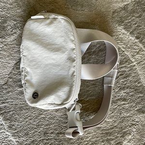 Lululemon Everywhere Belt Bag